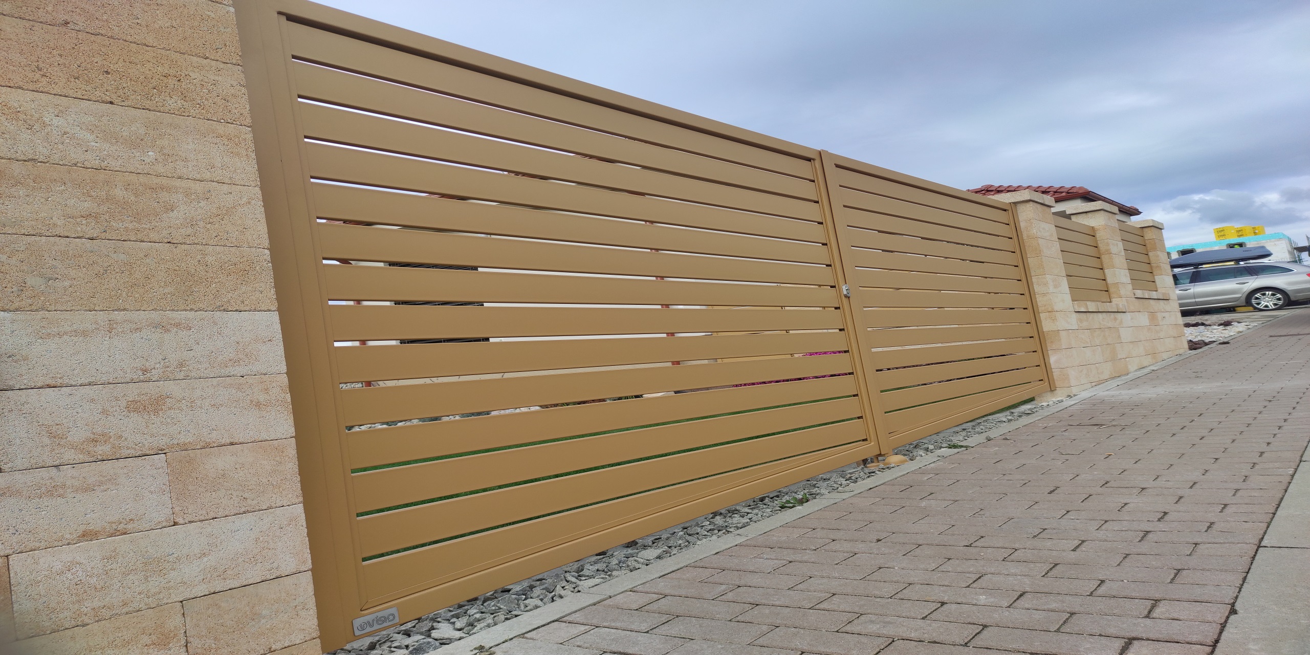 Double-leaf gate – Ľubotice | Sliding gates and fences | VISIO